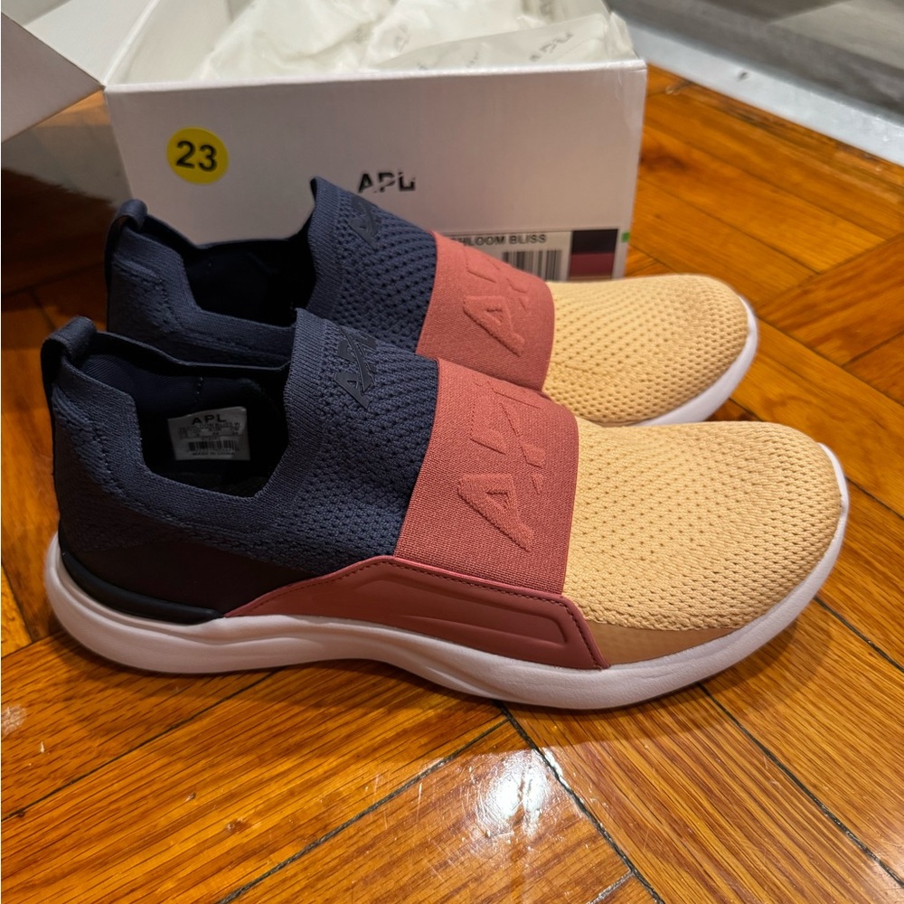 APL Women's TechLoom Bliss in Navy and Cedar - Picture 6 of 8